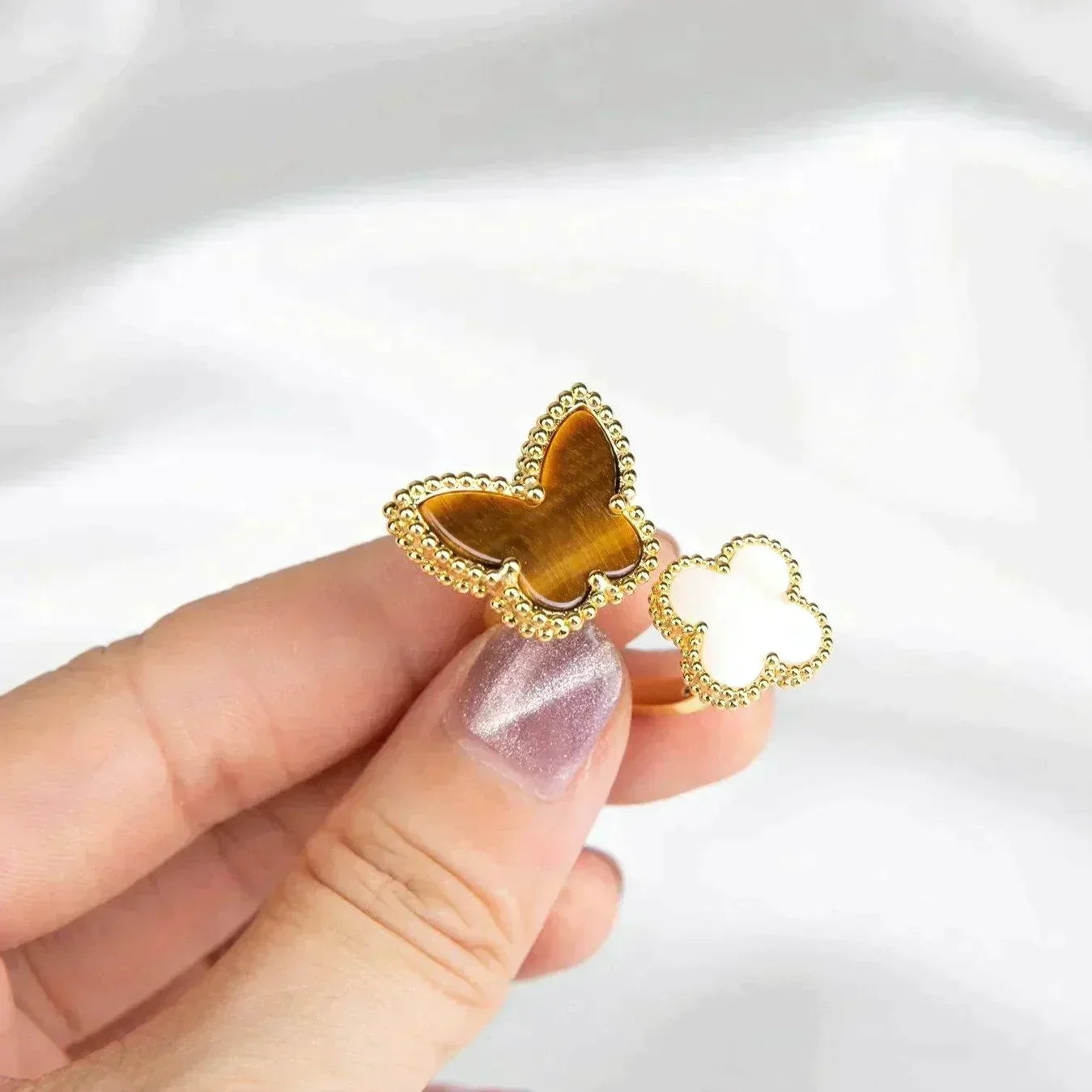 ¡®Armor-¡¯LUCKY BETWEEN THE FINGER RING