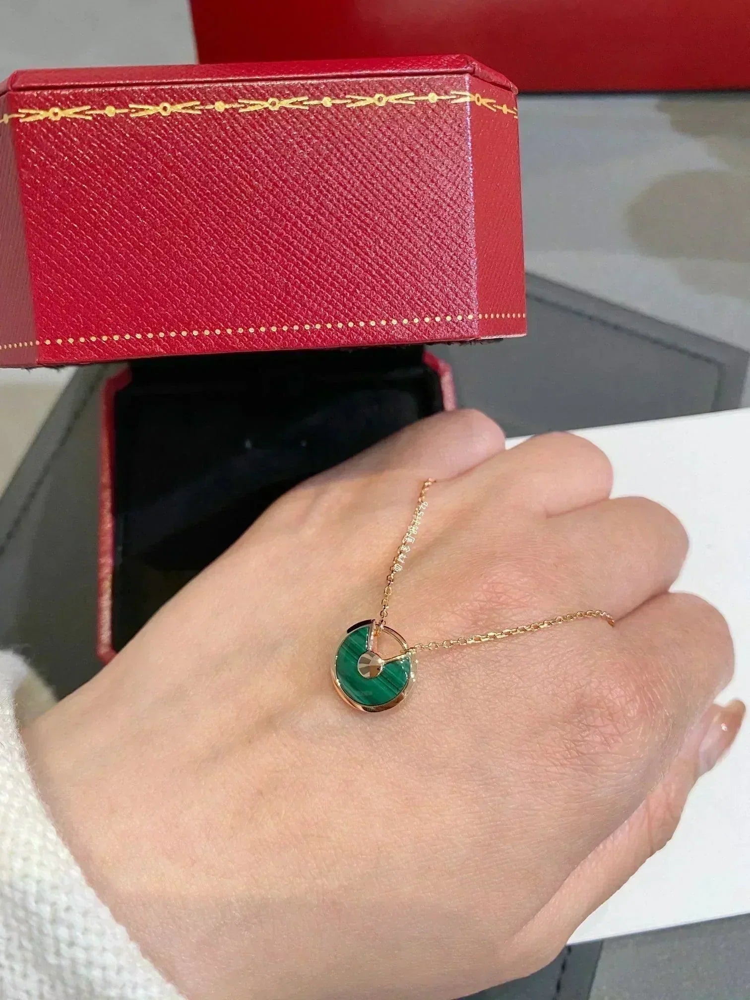 ¡®Armor-¡¯AMULETTE ROSE GOLD MALACHITE NECKLACE