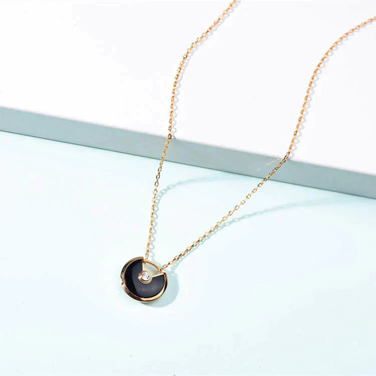 ¡®Armor-¡¯AMULETTE GOLD CARNELIAN ONYX NECKLACE