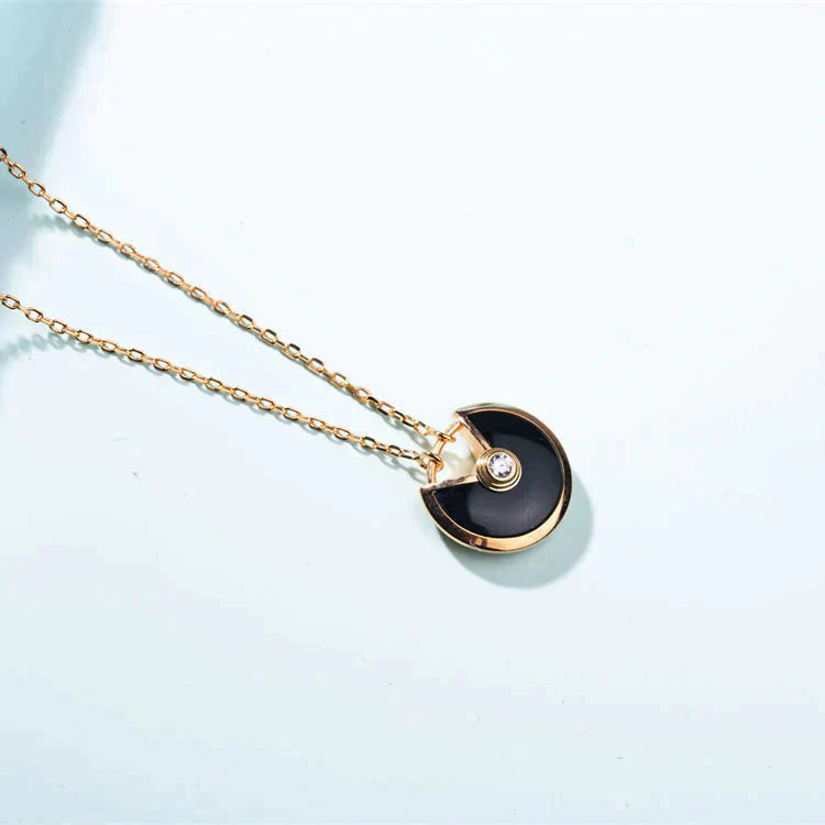 ¡®Armor-¡¯AMULETTE GOLD CARNELIAN ONYX NECKLACE