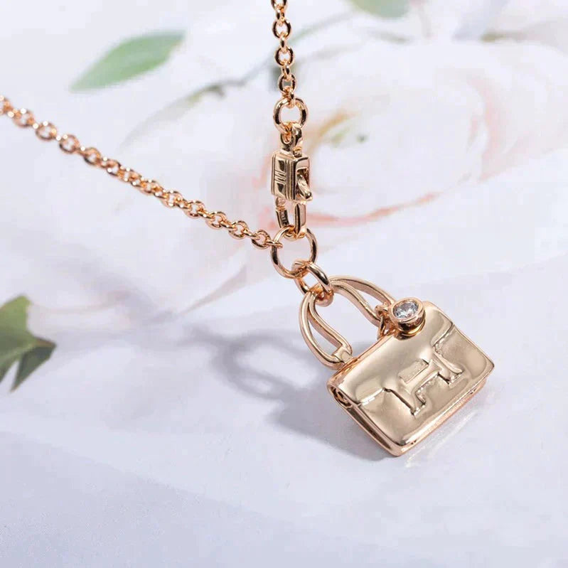 ¡®Armor-¡¯AMULETTE PEDANT ROSE GOLD NECKLACE