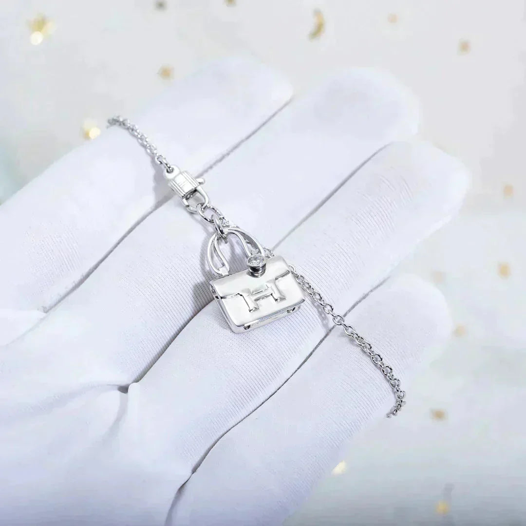 ¡®Armor-¡¯AMULETTE PEDANT SILVER NECKLACE