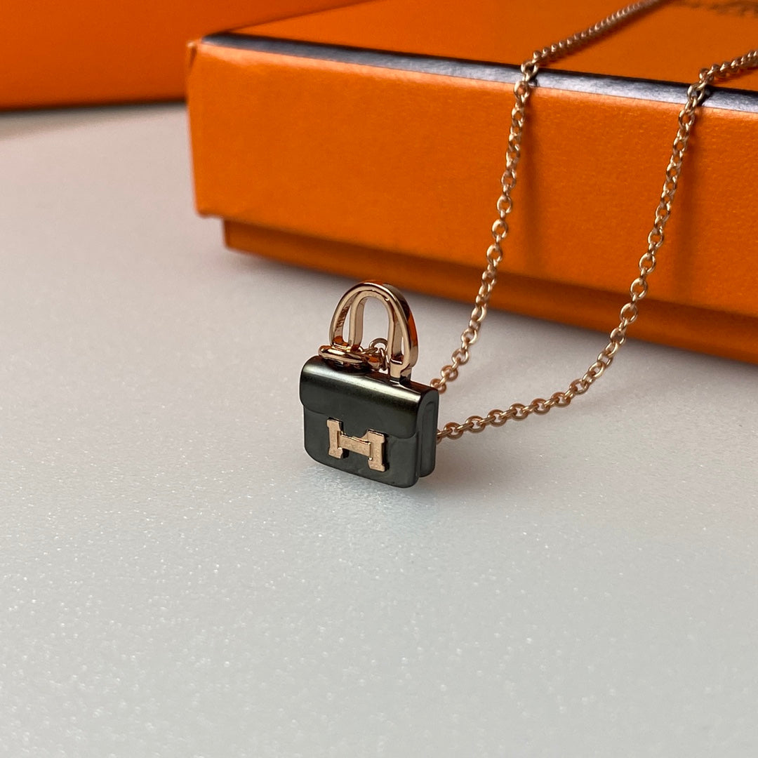 ¡®Armor-¡¯CONSTANCE BLACK PEDANT PINK GOLD NECKLACE