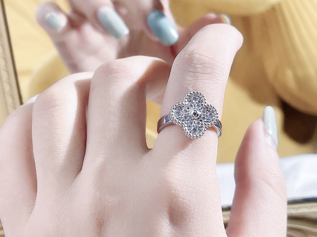 ¡®Armor-¡¯CLOVER DIAMOND RING
