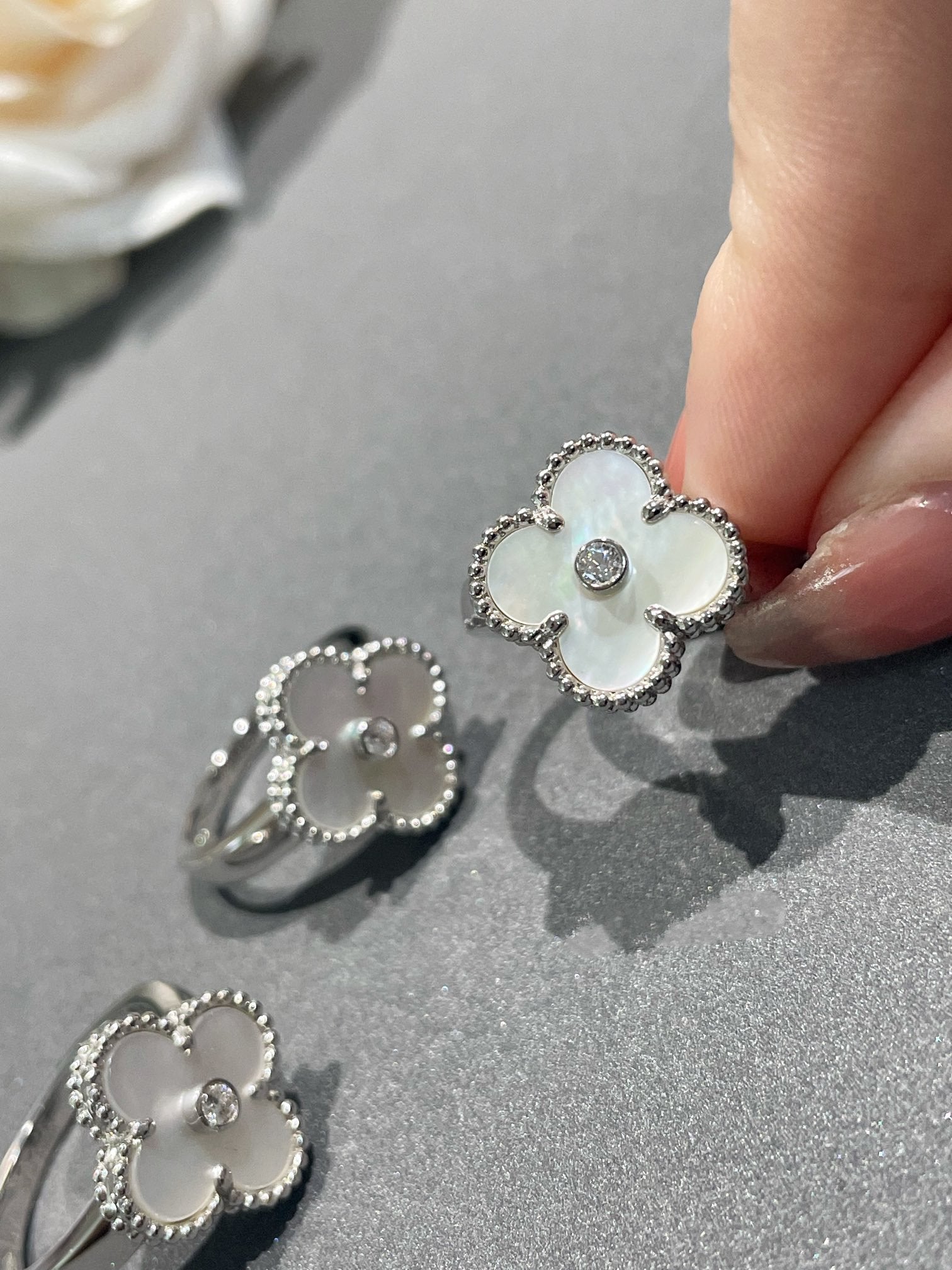 ¡®Armor-¡¯CLOVER SILVER MOP DIAMOND RING
