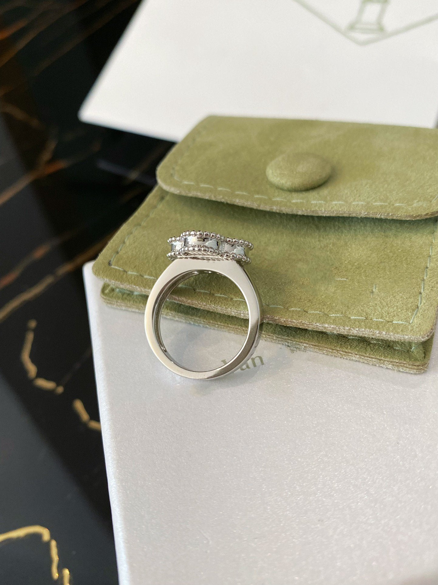 ¡®Armor-¡¯CLOVER SILVER RING