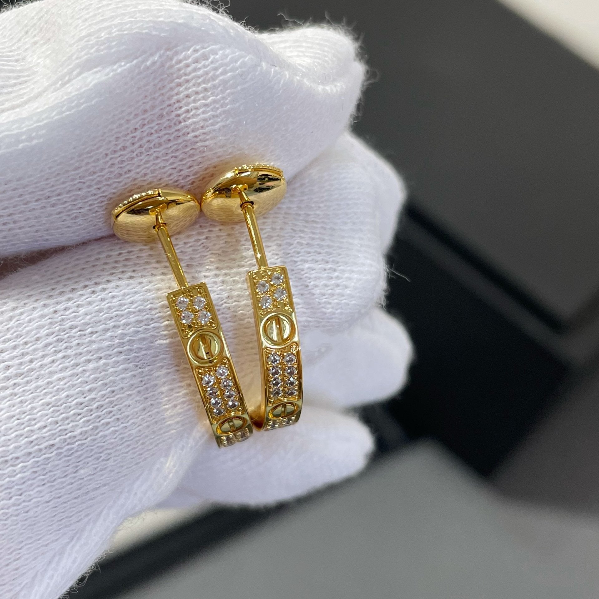 ¡®Armor-¡¯LOVE DIAMOND GOLD HOOP EARRINGS