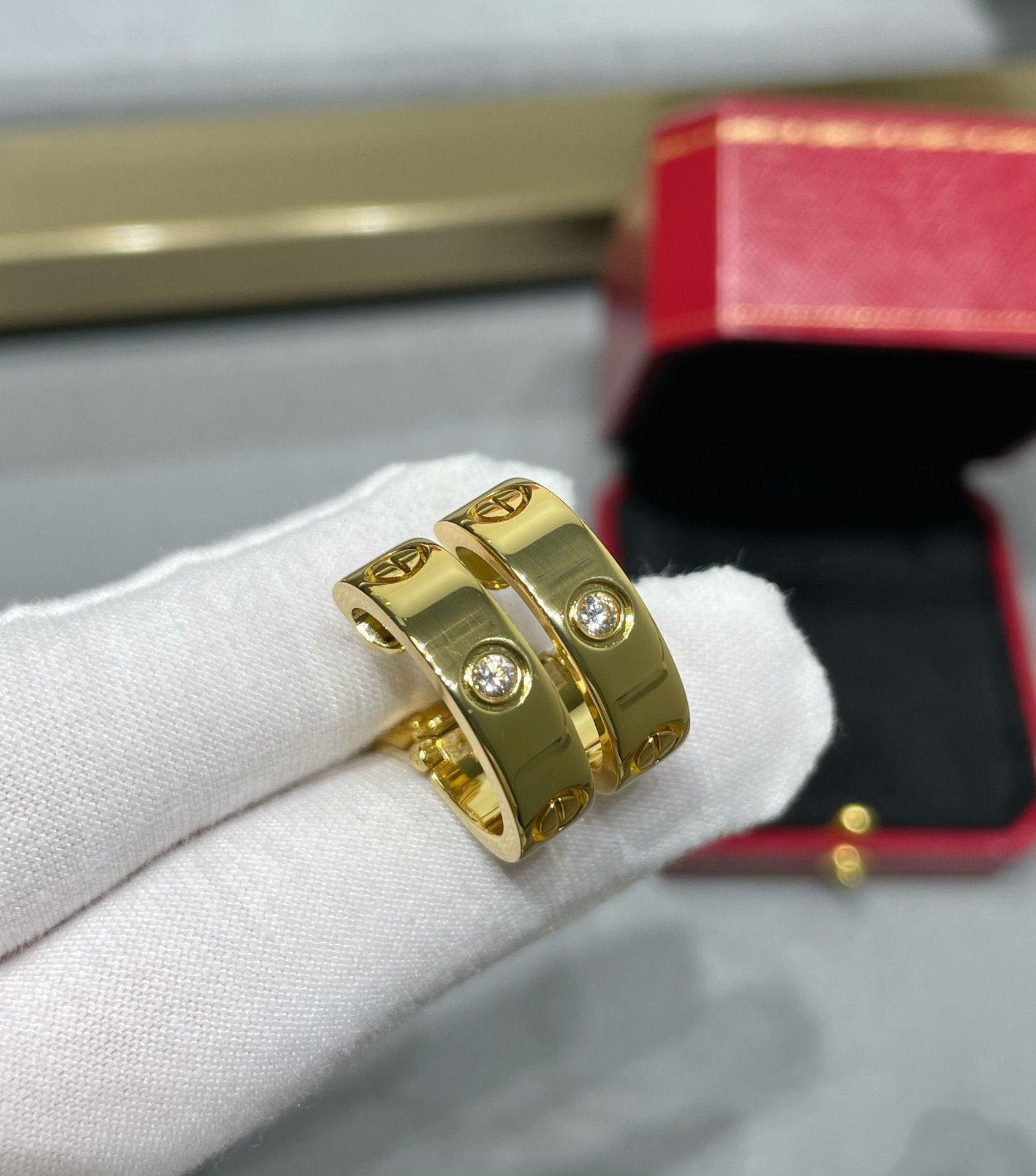 ¡®Armor-¡¯LOVE 5.5MM 1 DIAMOND EARRINGS