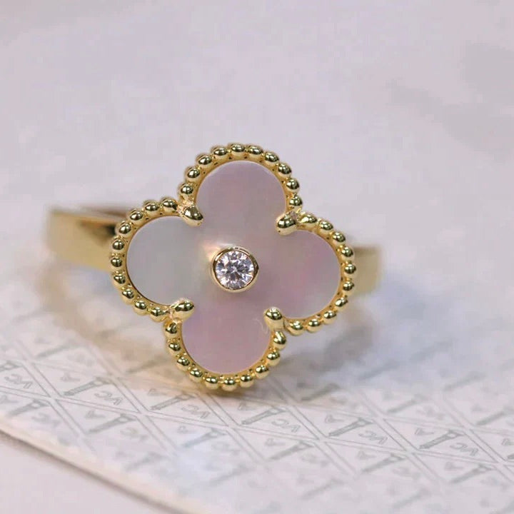 ¡®Armor-¡¯CLOVER PINK MOP RING GOLD DIAMOND