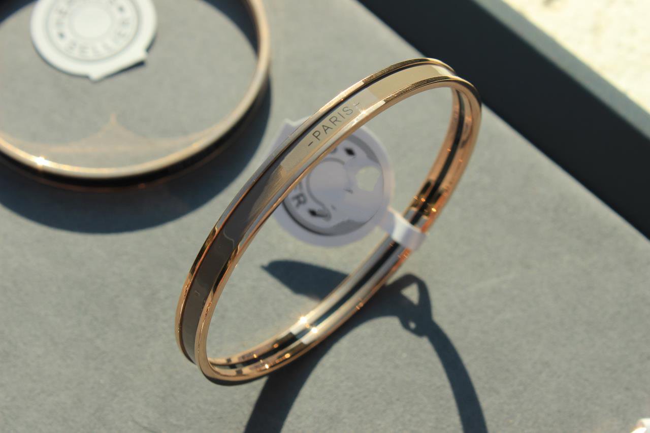 ¡®Armor-¡¯HM UNI BANGLE BAG
