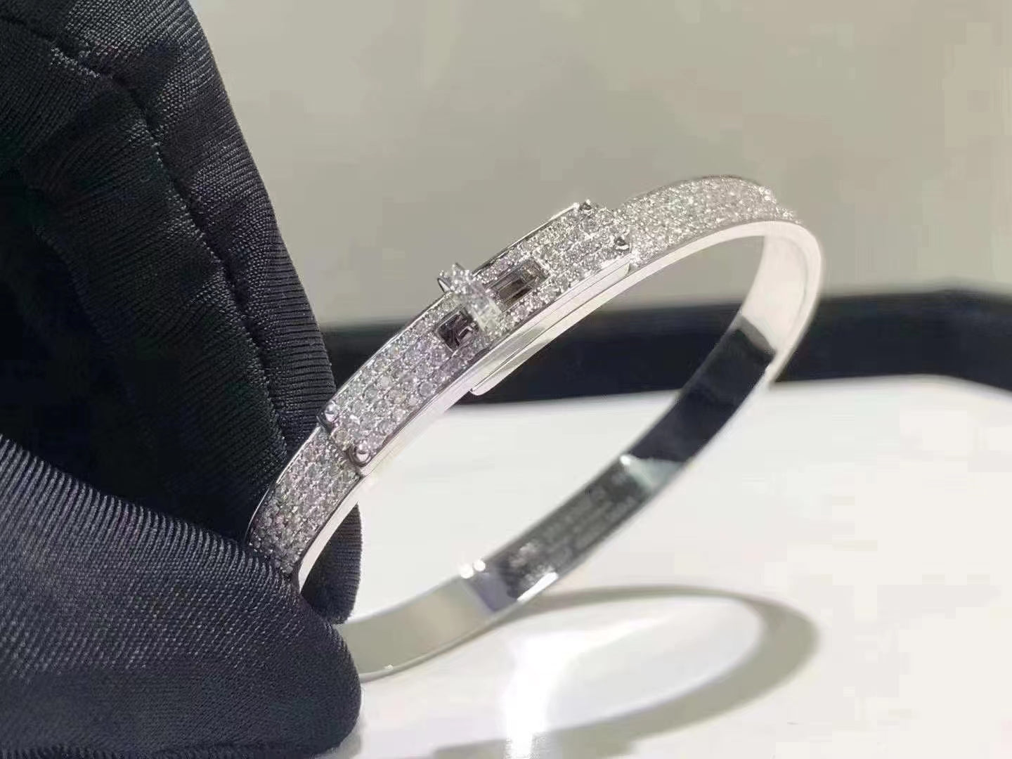 ¡®Armor-¡¯HM KELLY BRACELET IN SILVER AND FULL PAVE DIAMOND