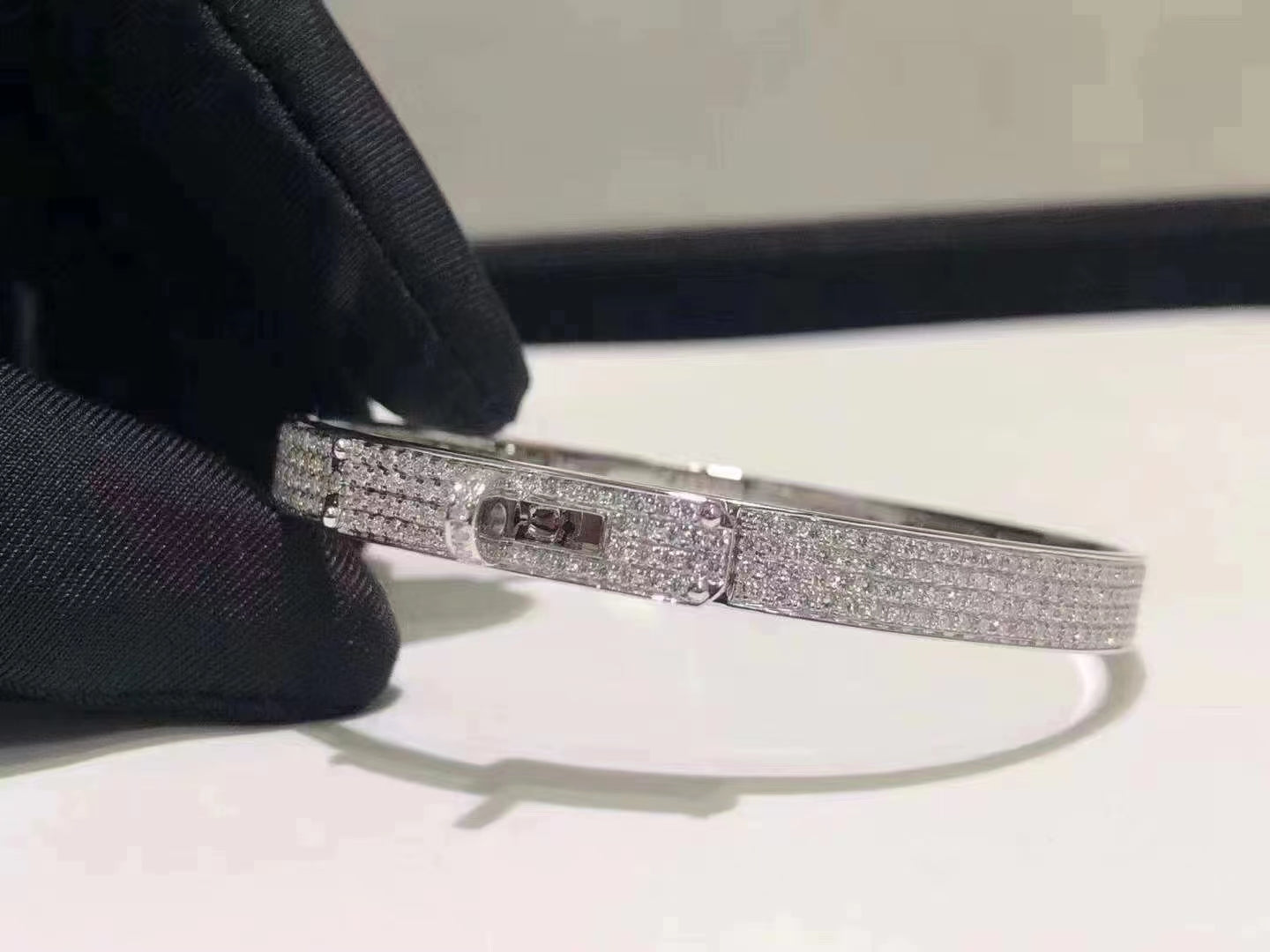 ¡®Armor-¡¯HM KELLY BRACELET IN SILVER AND FULL PAVE DIAMOND