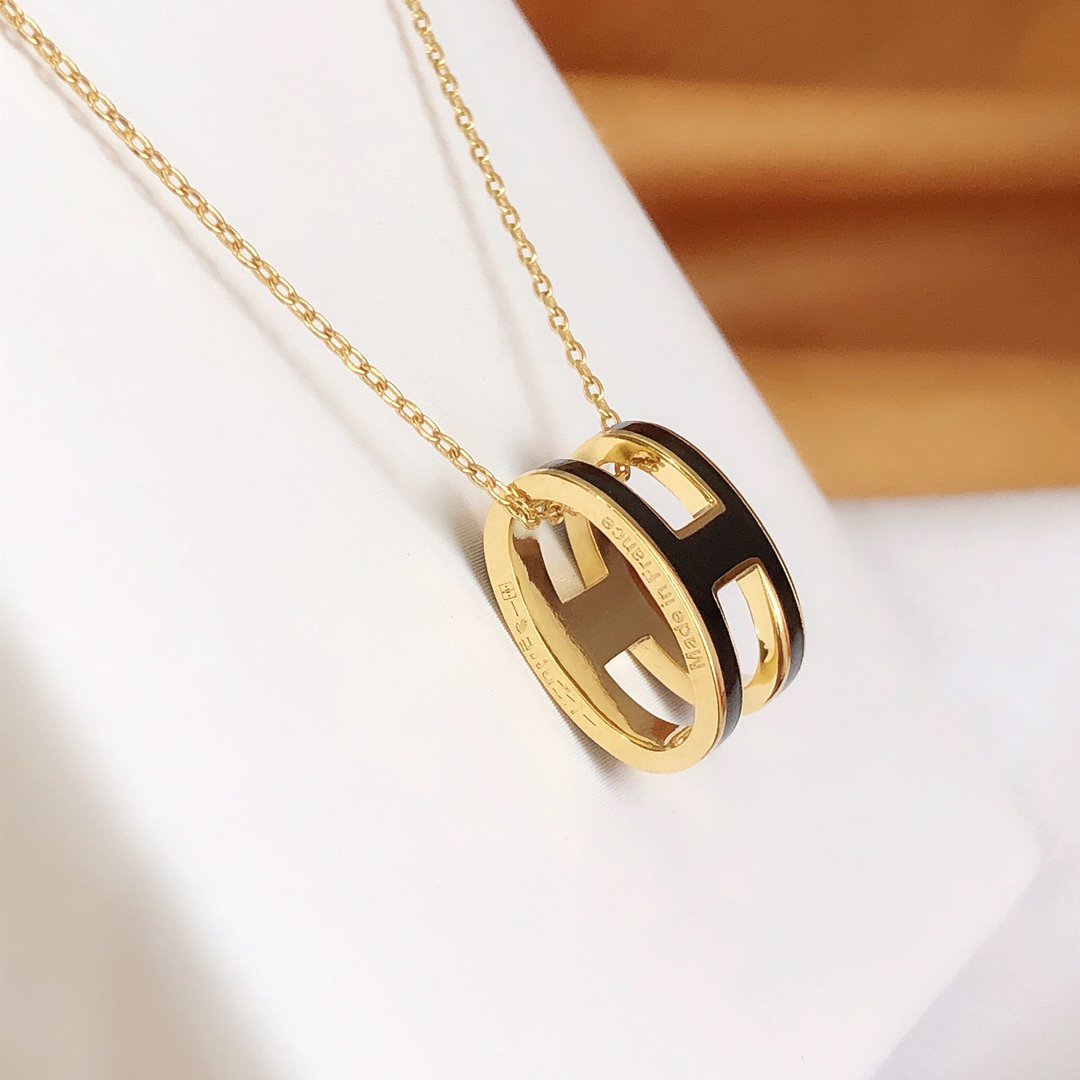 ¡®Armor-¡¯HM CLIC BLACK ENAMEL GOLD NECKLACE