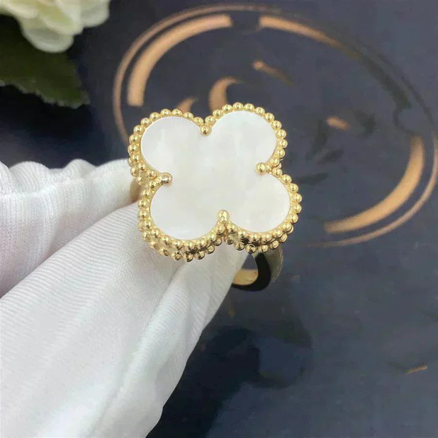 ¡®Armor-¡¯CLOVER WHITE MOP RING